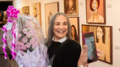 Regina Duarte Recebe Homenagem na Calçada da Fama da TV Globo