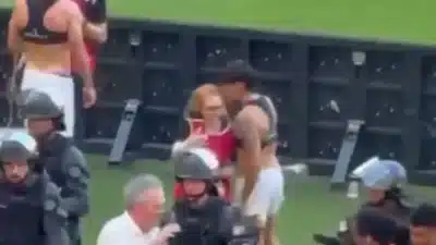 Bernabei troca farpas com repórter após incidente no Beira-Rio!