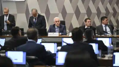 CCJ Adia Votação do PL da Dosimetria: Debate Acalorado e Emendas Urgentes!