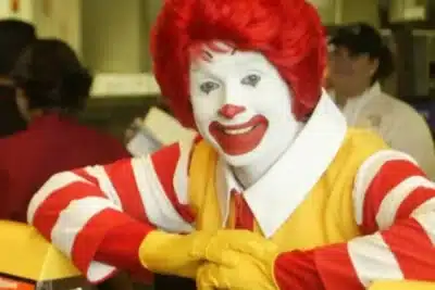 Ronald McDonald Ausente da Publicidade Após Incidentes com Palhaços