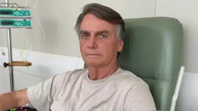 Jair Bolsonaro passa por bloqueio do nervo frênico para controlar soluços persistentes