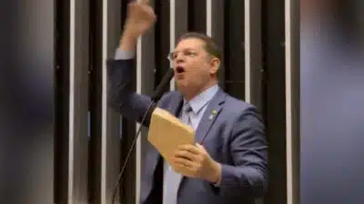 Sóstenes critica e anuncia ações contra Ramagem e Bolsonaro na Câmara em 2025