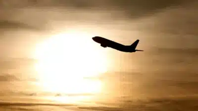 Aumento de Passagens Aéreas Impacta Gasto Familiar em Dezembro, Aponta IBGE