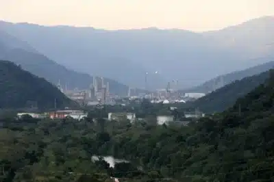 Indústria Paulista Projeta Cautela e Queda na Produção em 2026