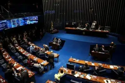 Senador Gomes analisa taxação em plataformas de streaming e tecnologia no Brasil