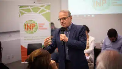 Ex-Ministro Aponta Críticas ao PT e Uso da Força Policial no Brasil