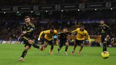 Manchester United vence Wolves por 4 a 1 e sobe na Premier League!