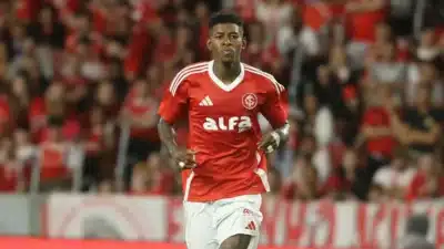 Vitão Completa Transferência Histórica para o Flamengo do Internacional