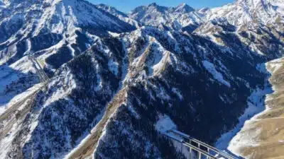 Tianshan Shengli: Novo Túnel Rodoviário Inaugurado na China e Reduz Viagem!