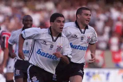 Camisas Lendárias do Futebol Brasileiro: Ícones que Marcaram Épocas