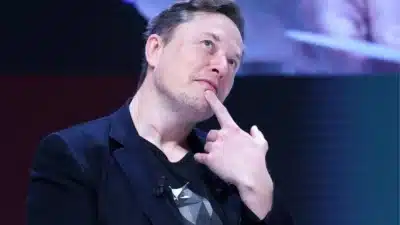 Elon Musk busca US$ 15 bilhões para xAI e meta de lucro em 2028