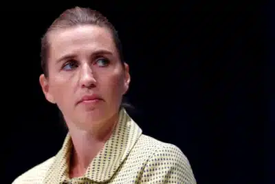 Dinamarca Alerta sobre Declarações de Trump sobre Groenlândia e Expansão Militar