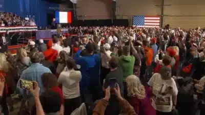 Trump visita Iowa, destaca inflação e acordos comerciais com a UE e Índia