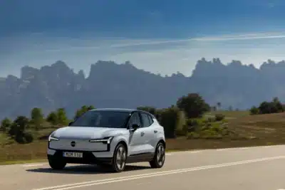 Volvo EX30 Ultra Twin Motor: Desempenho de Carro de Corrida em Produção!