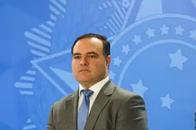 Alexandre de Moraes autoriza visita de ministro ao ex-presidente Bolsonaro na Papudinha