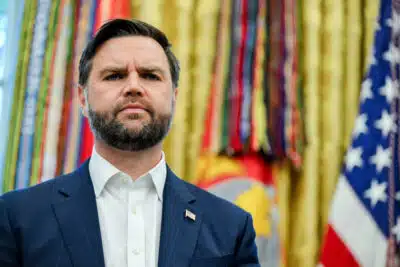 J.D. Vance decide contra resolução sobre intervenção militar na Venezuela