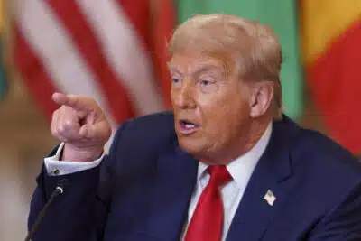 Irã: Tensão Global Aumenta com Pressão Internacional e Decisão de Trump