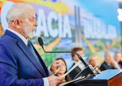 Lula lidera manifestação em Brasília para lembrar ataques de 8 de janeiro