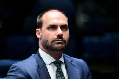 Eduardo Bolsonaro denuncia tratamento médico desigual a Bolsonaro e Maduro nos EUA