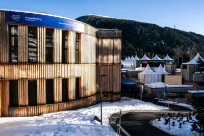 Fórum Econômico Mundial busca novas sedes: Davos e Trump em debate