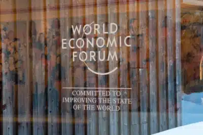 Trump retorna ao Fórum Econômico Mundial em Davos, com foco na economia americana e desafios globais