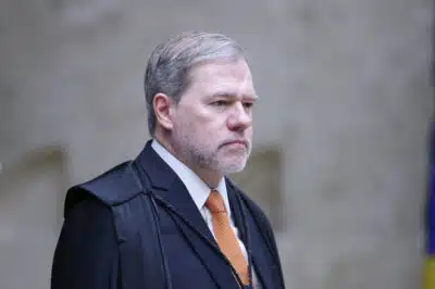 Pedido de Impeachment Contra Ministro Avança com Acusações no Caso Master