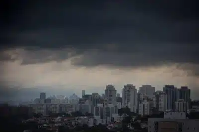 Alerta em SP: Chuvas e Ventos Intensos Ameaçam Capital e Região Centro-Oeste
