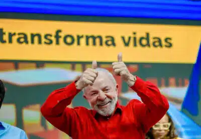 Luiz Inácio Lula sanciona lei com bolsas para estudantes de licenciatura