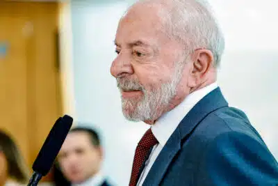 Lula agenda cirurgia de catarata após exames em Brasília