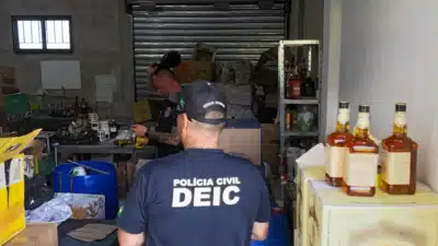 Prisões em Rio Claro: Operação Combate Falsificação de Bebidas Revelada