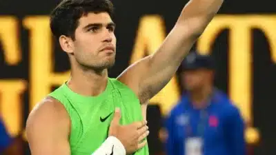 Alcaraz Vence Zverev em Batalha Épica e Garante Avanço à Final do Australian Open