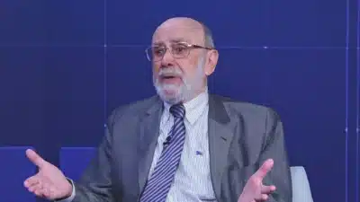 Bolívar Lamounier alerta: crise na indústria e risco à segurança nacional