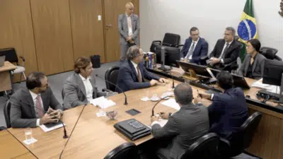 Daniel Vorcaro Pede Inquérito Após Vazamento de Perguntas da PFA