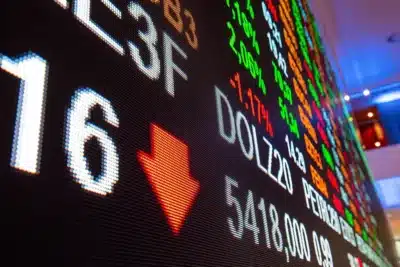 Ibovespa cai 1,03&percnt; com pressão no setor financeiro e incertezas eleitorais