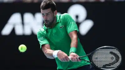 Djokovic avança às semifinais do Australian Open após desistência de Musetti