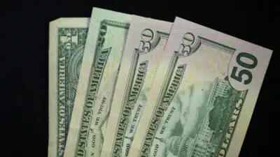 Selic cai? Dólar fraca e Ibovespa dispara: Análise do mercado em 27/01/2026