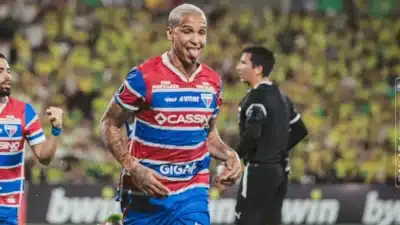 Deyverson reforça a LDU: Atacante assina contrato com o clube equatoriano