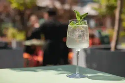 Aperol Spritz e Coquetéis Herbais: Tendência que Ascende no Brasil