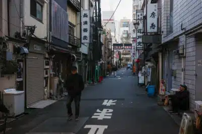 BOJ mantém taxa de juros em 0,75&percnt; e revisa projeções de crescimento econômico