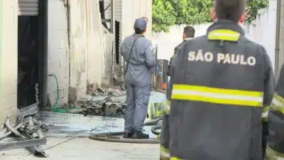 Incêndio Destrói Galpão Industrial em São Mateus: Sem Vítimas