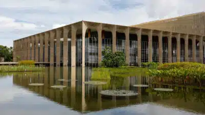 Brasil e Reino Unido formalizam acordo para combater tráfico de pessoas e migração irregular