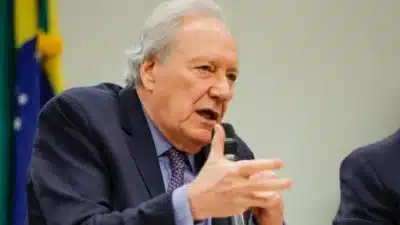 Ex-Ministro Lewandowski Retoma Advocacia com Restrições e Acordo com Banco Master