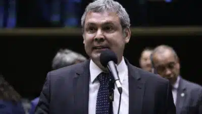 Lula acusa Flávio Bolsonaro de desinformação e pede investigação ao STF