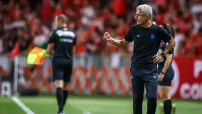 Luís Castro se desculpa após crítica e polêmica no Grêmio em 2026