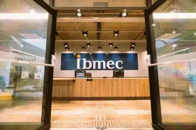 Ibmec revoluciona formação: líderes com foco em IA e competências para o futuro