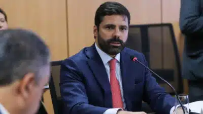 Lula nomeia Manoel Carlos como ministro interino da Justiça em reforma do governo