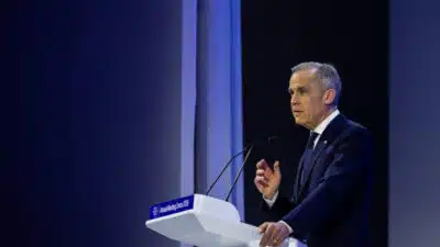 Trump e Carney discutem tarifas e acordos comerciais em Davos e Washington