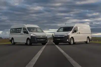 Toyota Hiace Furgão 2024: Novo Modelo com Portas Deslizantes e Garantia!