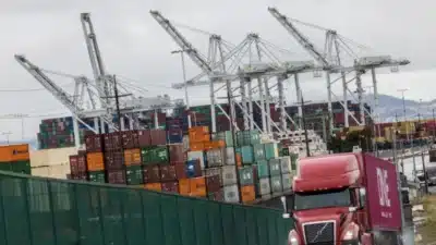 EUA: Crescimento Econômico Acelera para 4,4&percnt; em 2025, Revelam Dados