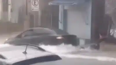 Motociclista é Resgatado em Tatuapé Após Chuvas Fortes em SP